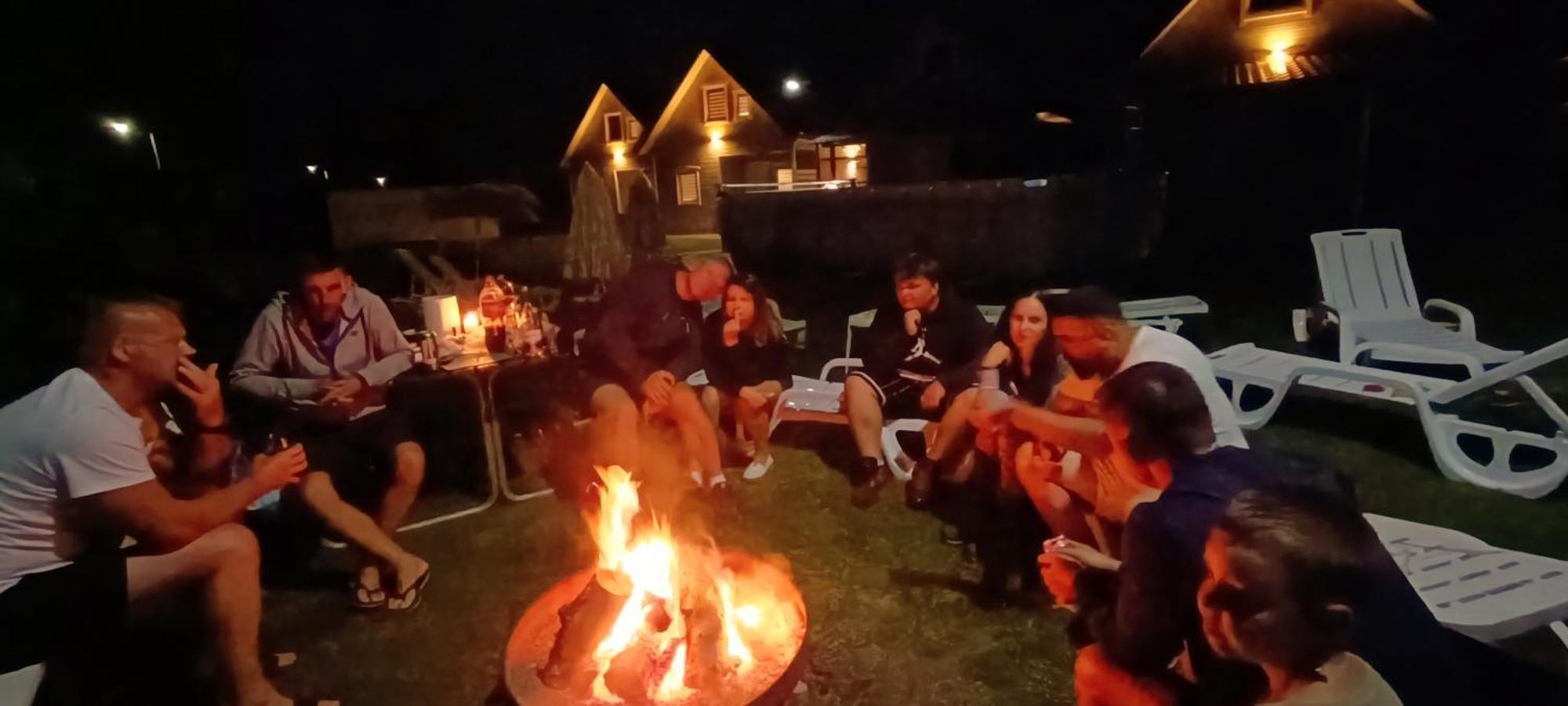Domki Nadmorska Oaza Nad Morzem I Jeziorem Jezierzany Exterior foto